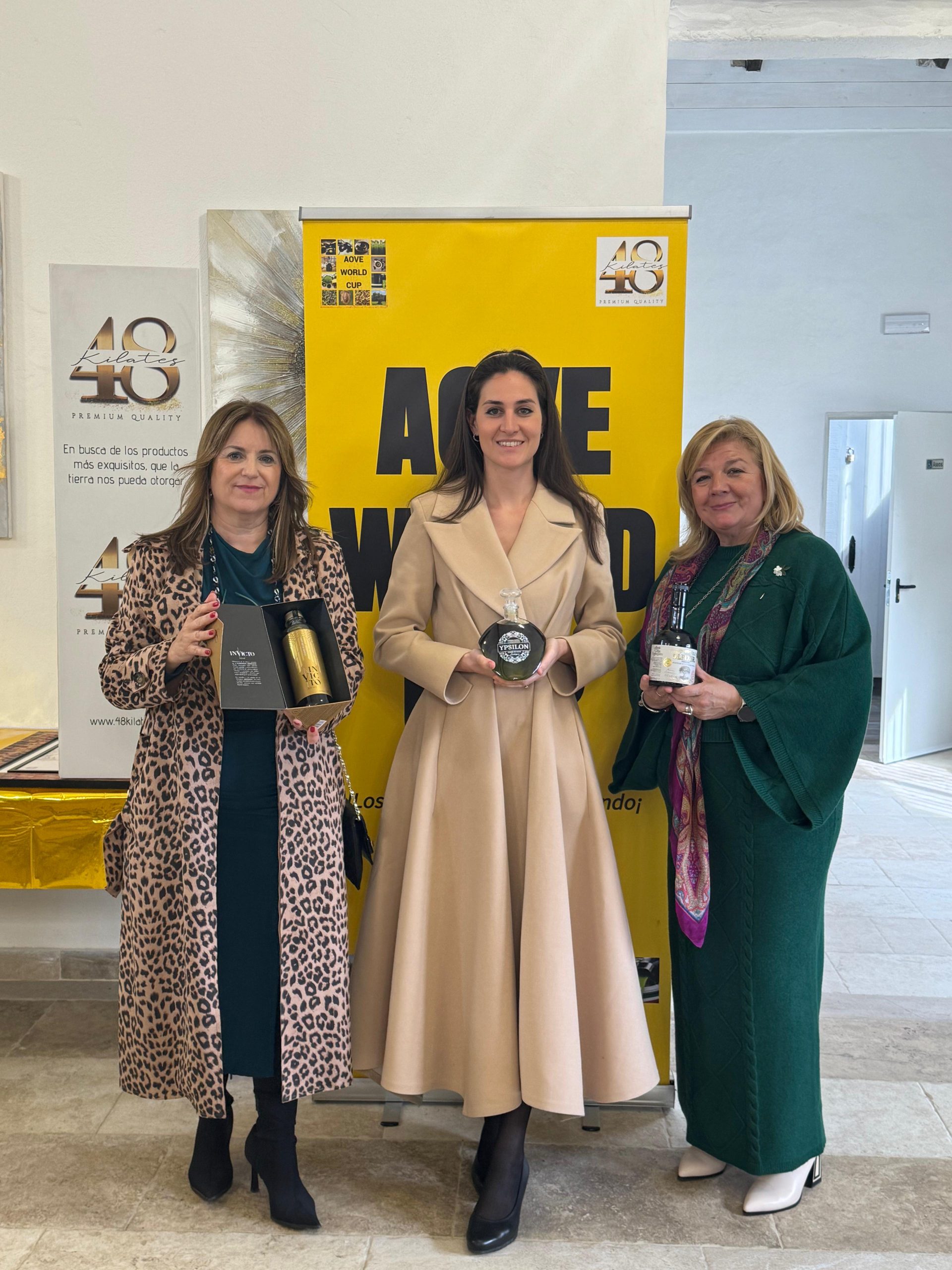 Neyva recoge el premio en la AOVE WORLD CUP